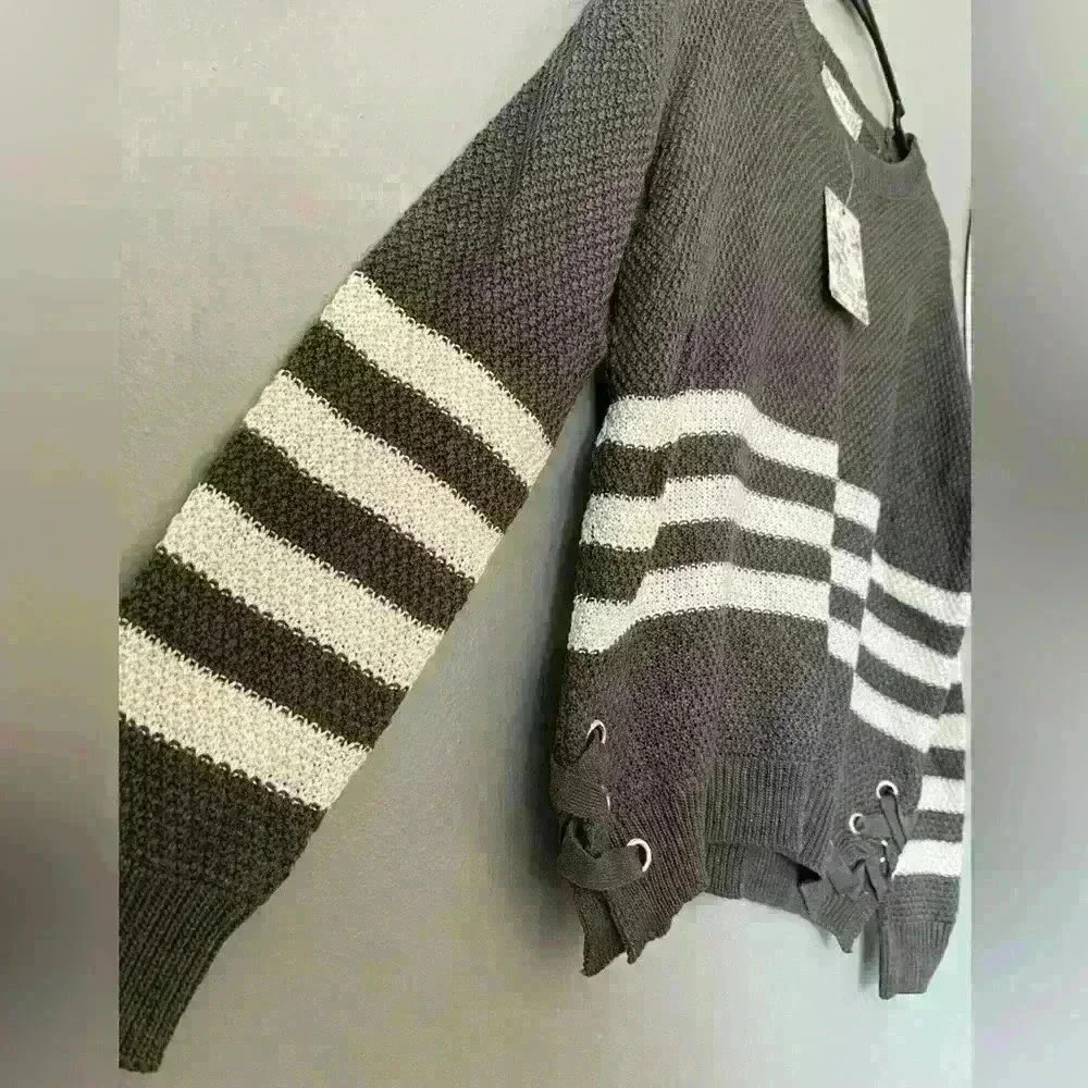 💚  3/$15 NWT Pink Republic Gray and White Striped Sweater Size Small